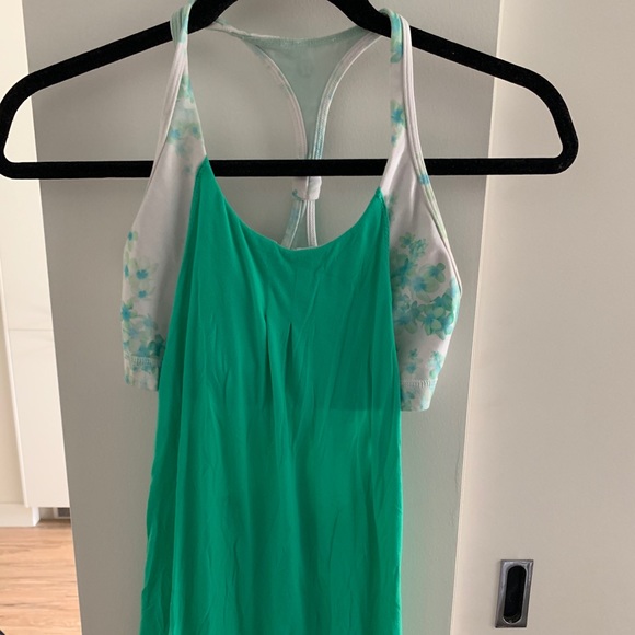 lululemon athletica Tops - LULULEMON Green Tank with Built in Bra Sz 4 CUTE!